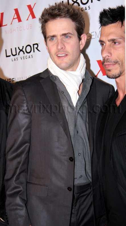 101308-nkotb4.jpg