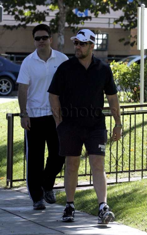 101408-russel-crowe-bloated2.jpg