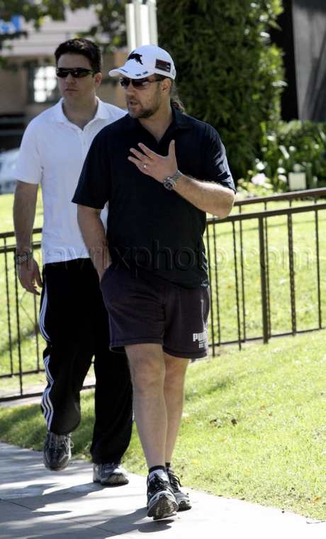 101408-russel-crowe-bloated3.jpg
