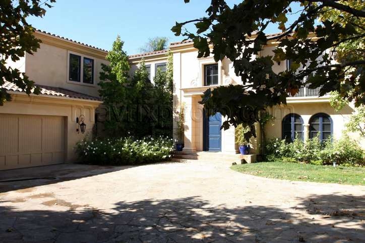 103008-tori-spelling-house2.jpg