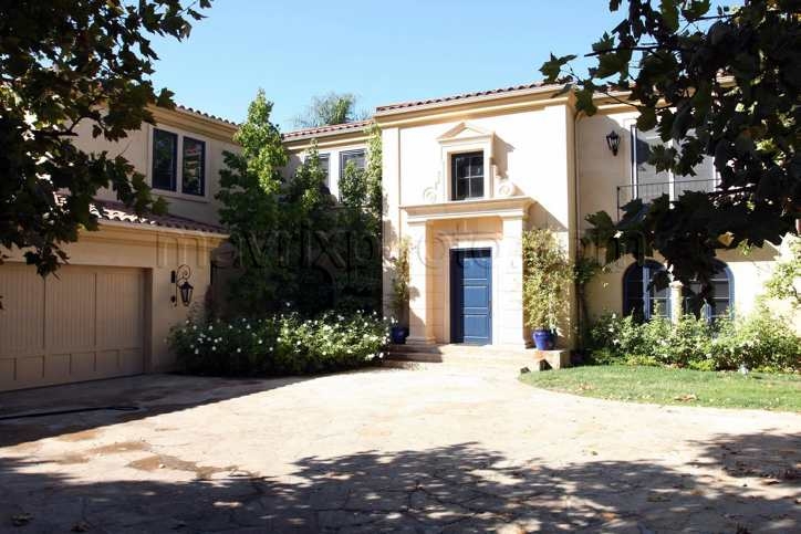 103008-tori-spelling-house3.jpg