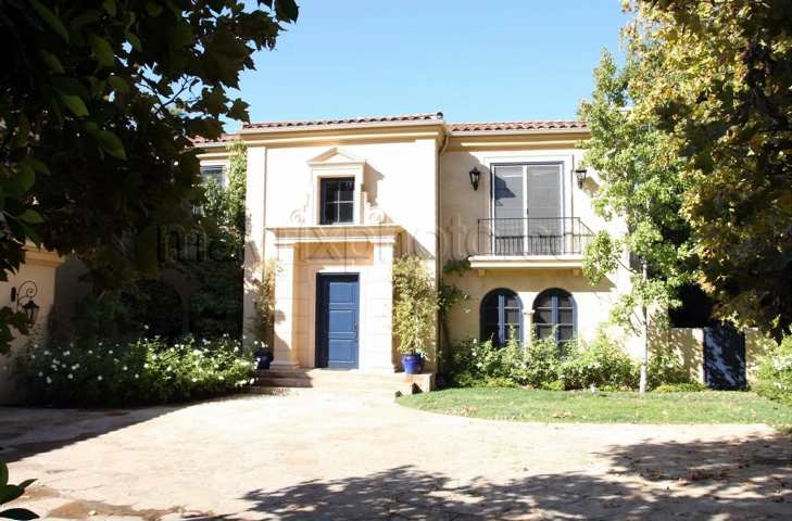 103008-tori-spelling-house4.jpg