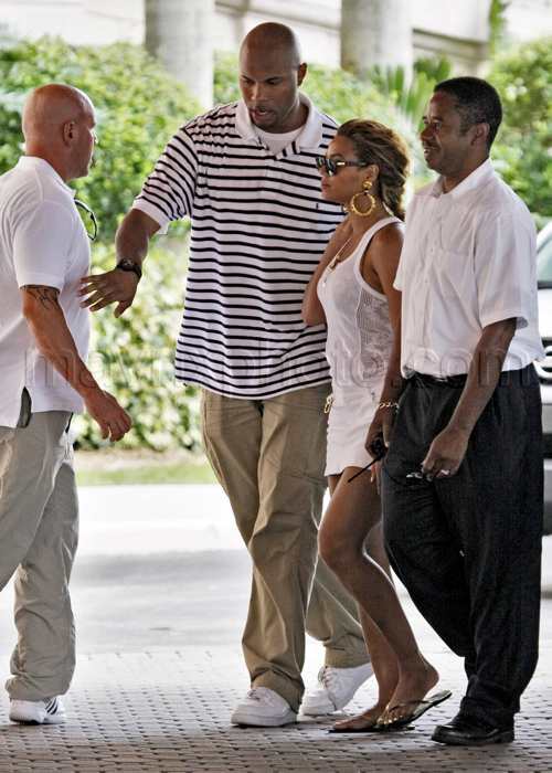 Beyonce Has Too Many Bodyguards 
