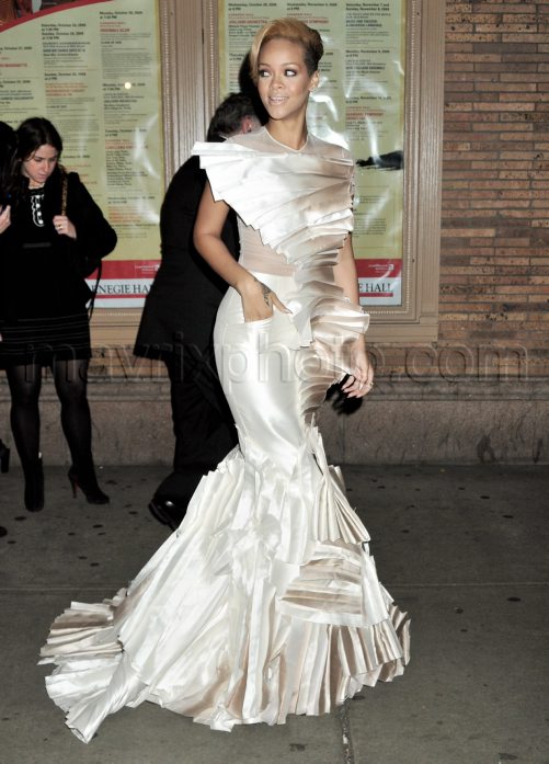11_10_2009_a_Rihanna_Glamour_Women_of_the_Year_2