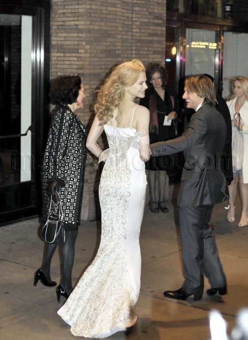 111108-glamour-magazine2.jpg