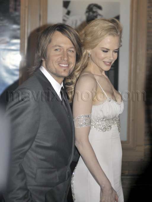 111108-glamour-magazine6.jpg