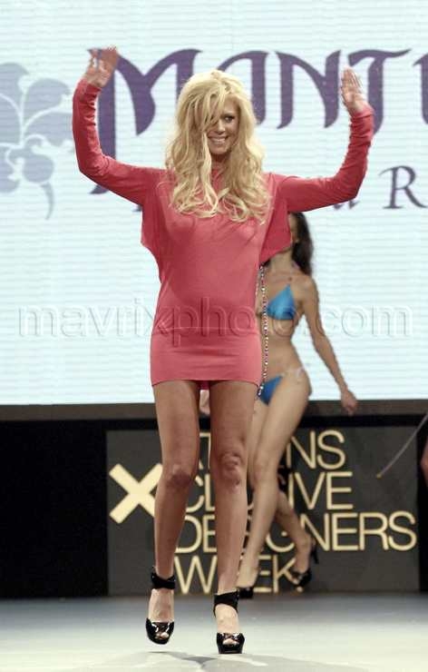 111208-tara-reid4.jpg