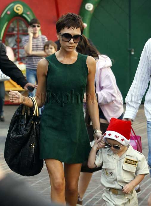 111208-victoria-beckham2.jpg