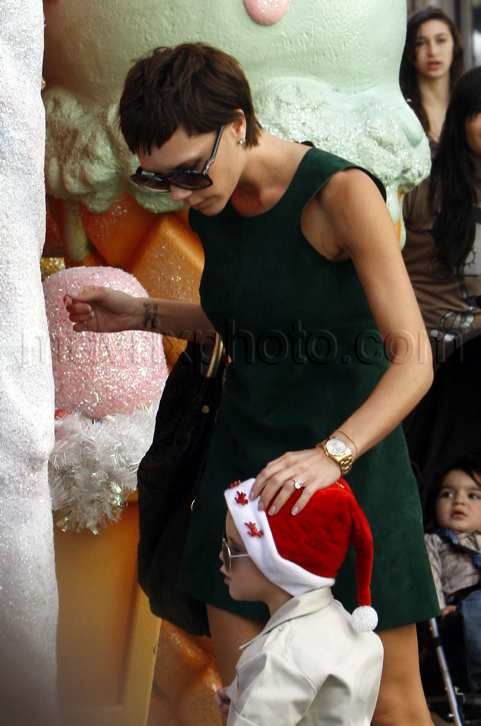111208-victoria-beckham4.jpg