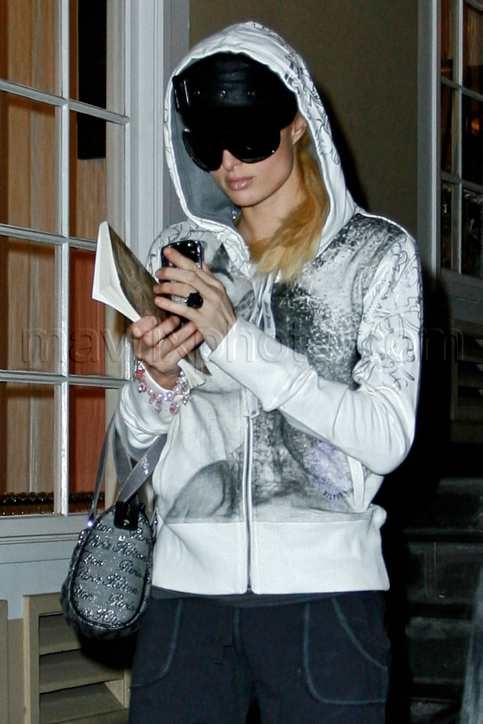 111308-paris-hilton4.jpg