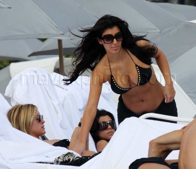 111508-kim-kardashian8.jpg