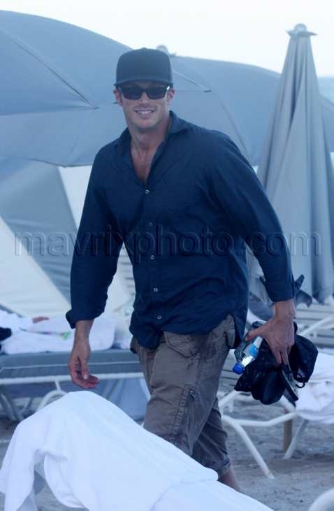 111708-jason-lewis2.jpg