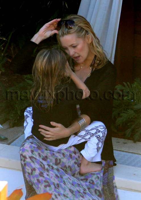 111708-kate-hudson3.jpg