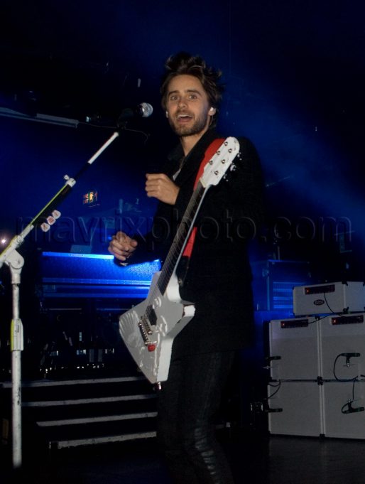 11_16_2009_jared_leto_30_Seconds_To_Mars_London_1