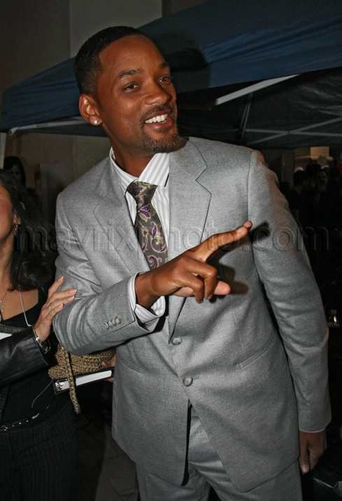 111908-seven-pounds-premiere.jpg