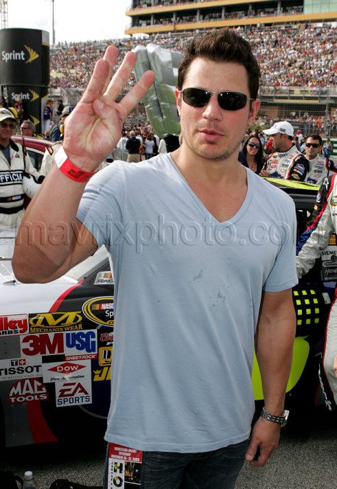 11_22_2009_Nick_Lachey_Ford_400_1
