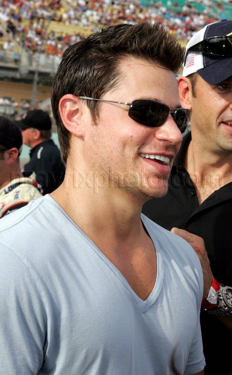 11_22_2009_Nick_Lachey_Ford_400_3