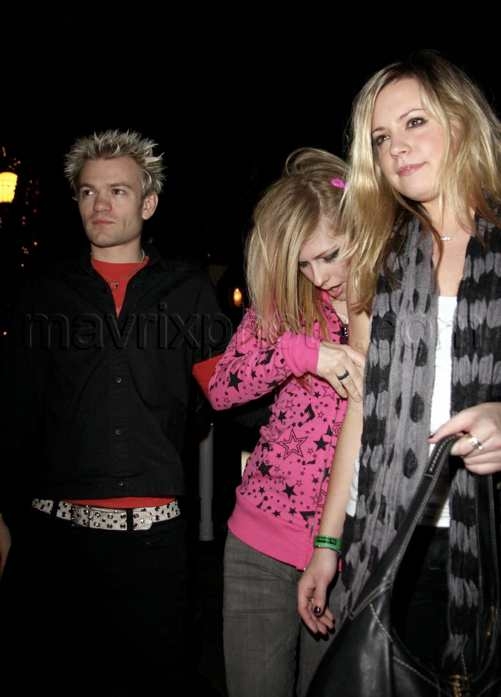 blog_avril_shy02.jpg