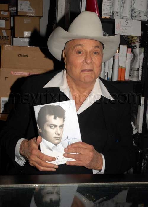 112808-tony-curtis.jpg