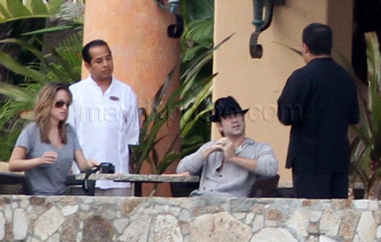 Colin Farrell Takes his Hotness to Mexico - Mavrixphoto Photo-Journalism