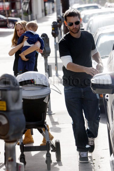 Tobey Maguire and his Fam Go Vegan - Mavrixphoto Photo-Journalism