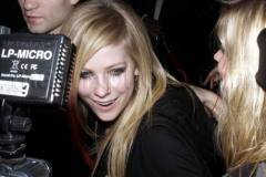 blog_120508_avril_lavigne_01.jpg