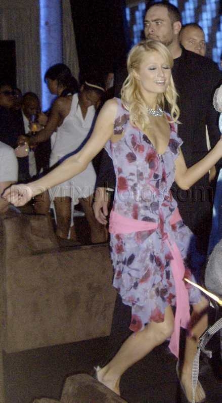 blog_120808_paris_hilton_01.jpg