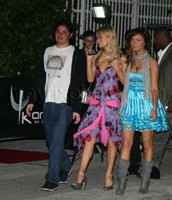 blog_120908_paris_hilton_01.jpg