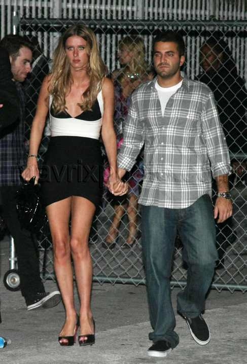 blog_120908_paris_hilton_08.jpg