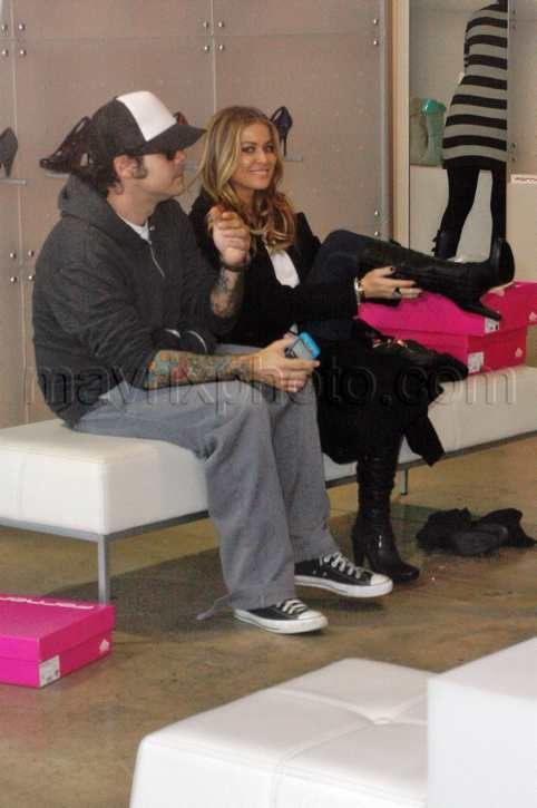 blog_121008_carmen_electra_03.jpg