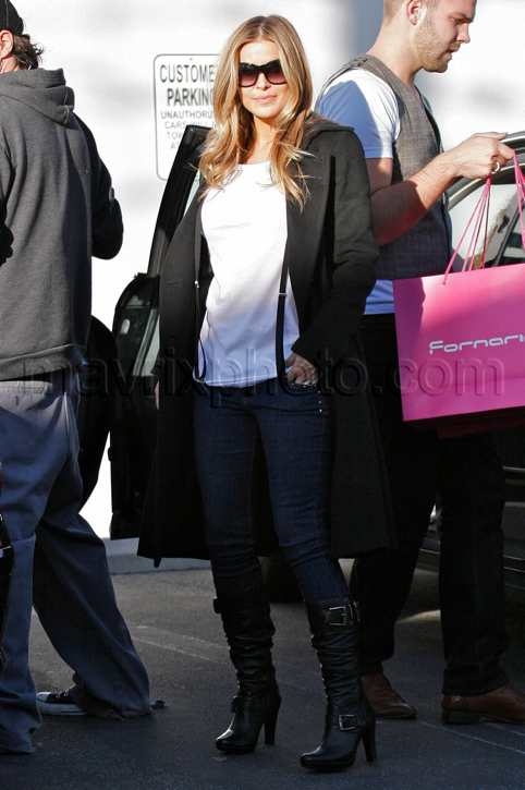 blog_121008_carmen_electra_05.jpg