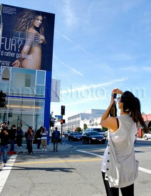 blog_121008_khloe_kardashian_11.jpg