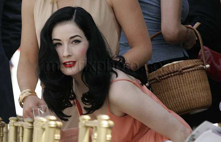 blog_dita_von_teese_01.jpg