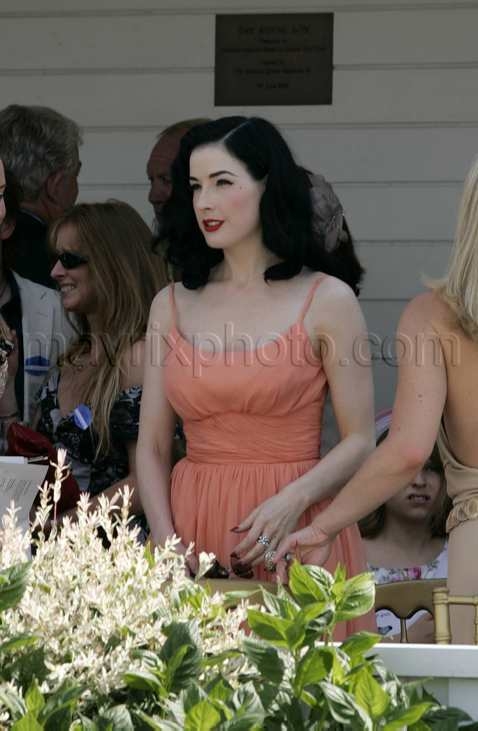 blog_dita_von_teese_06.jpg