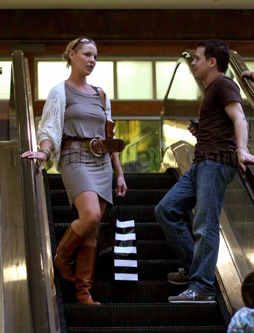 blog_katherine_heigl_and_tr_knight_mall_trip_06.jpg