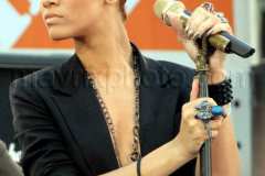 82008-rihanna.jpg