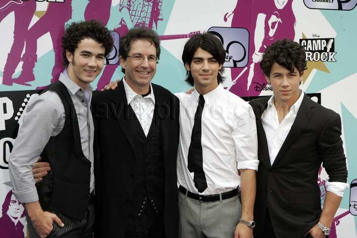 91108-jonas-brothers2.jpg