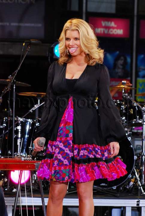 Jessica Simpson performs on ABC\'s Good Morning America