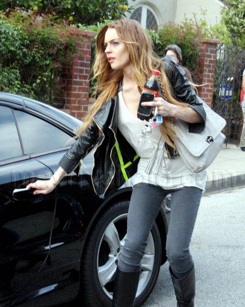 lindsay_lohan_leaving_mx0031109_614.jpg