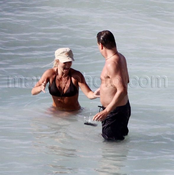 britney_spears_bikini_MX0052009_170.jpg