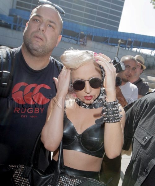 gaga_MX008242009_1.jpg