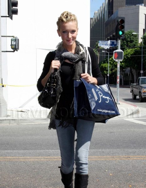 katie_cassidy_MX0090809_219.jpg