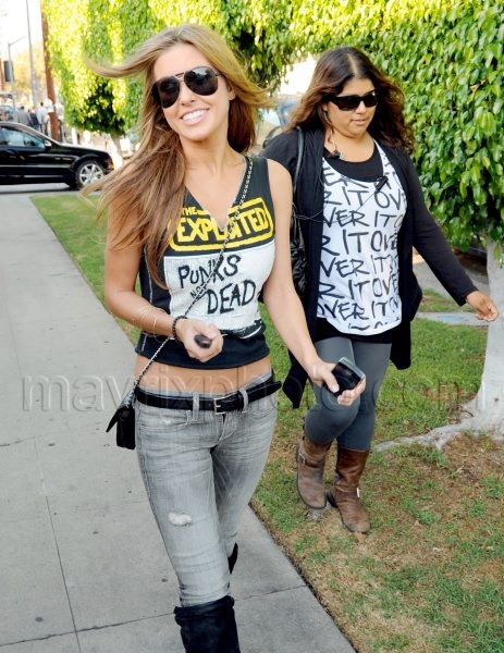 10_22_2009_audrina_patridge_punks_01.jpg