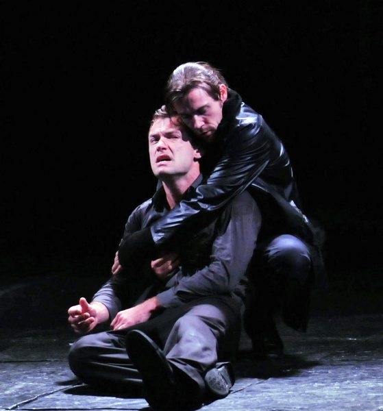 hamlet_MX0100609_50.jpg