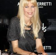 11_04_2009_Claudia_Schiffer_Launches_Ferretti_Fragrance_1.jpg