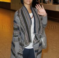 11_27_2009_Rihanna Arrives at Heathrow_1.jpg