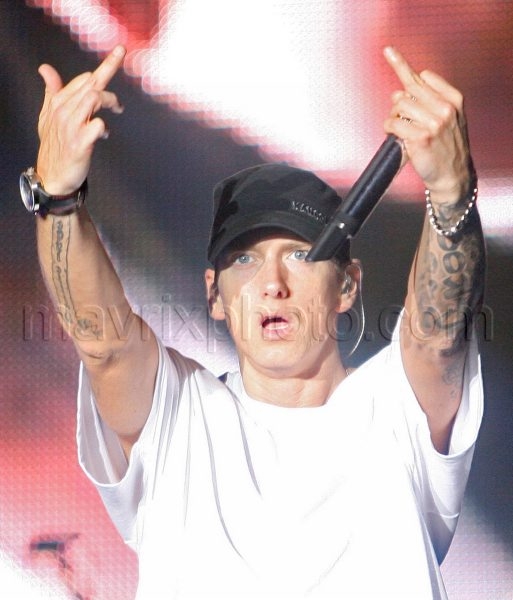 10_31_2009_Eminem_Live_Vodoo_Music_Experience_01.jpg