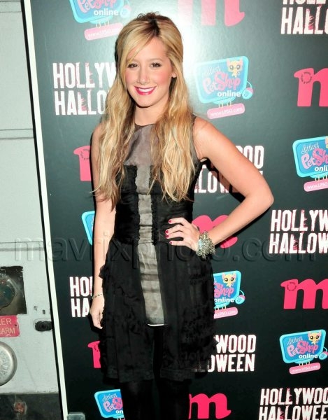 11_11_2009_Ashley_Tisdale_M_Magazine_Hollywood_Hallween_1.jpg
