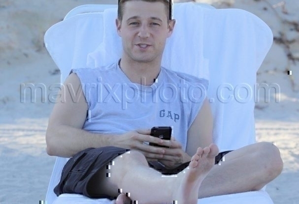 11_30_09_Ben McKenzie Beachside_100.jpg