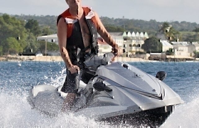 12_28_2009_Simon Cowell Jetski Skills_1.jpg